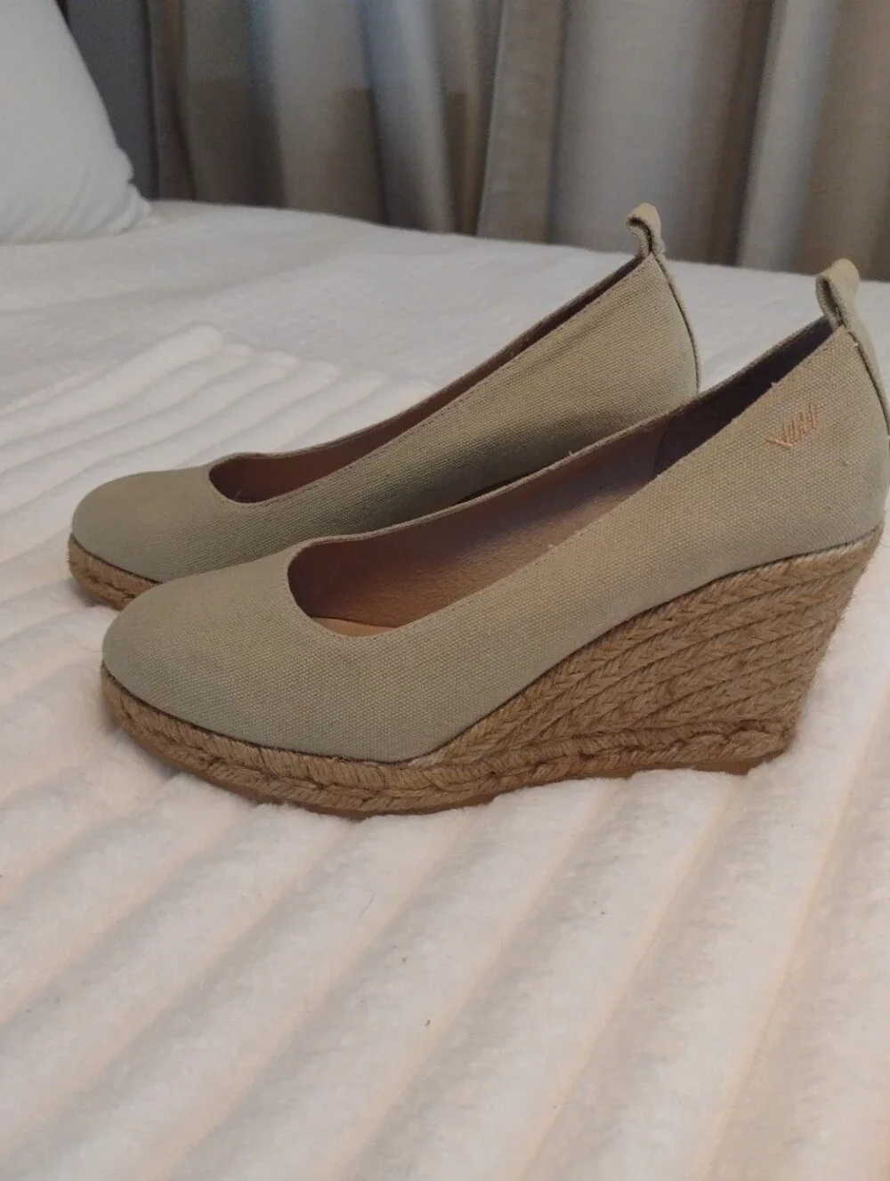 Viscata Women's 39 Euro/8-8.5 US Canvas Espadrille Wedge Jute Khaki Beige Spain